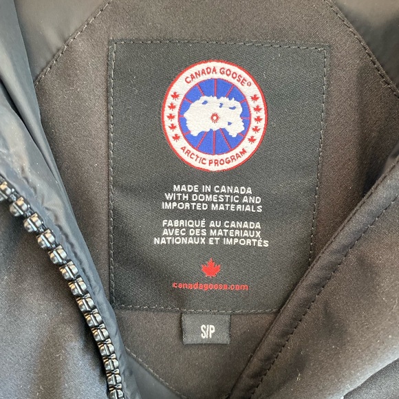 Never worn Canadian Goose down long winter parka with fur hood - Picture 2 of 6